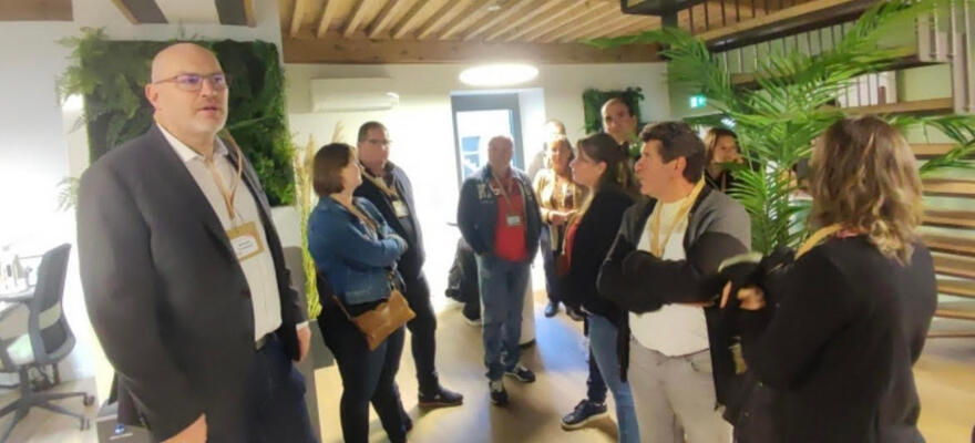 Christophe Le Corguille guidant la visite des locaux
